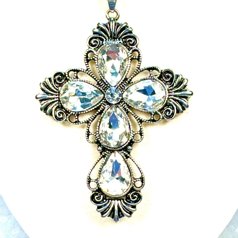 Women Jewelry Necklace Crystal Cross set in Silver w/ 26” Silver Chain Gorgeous